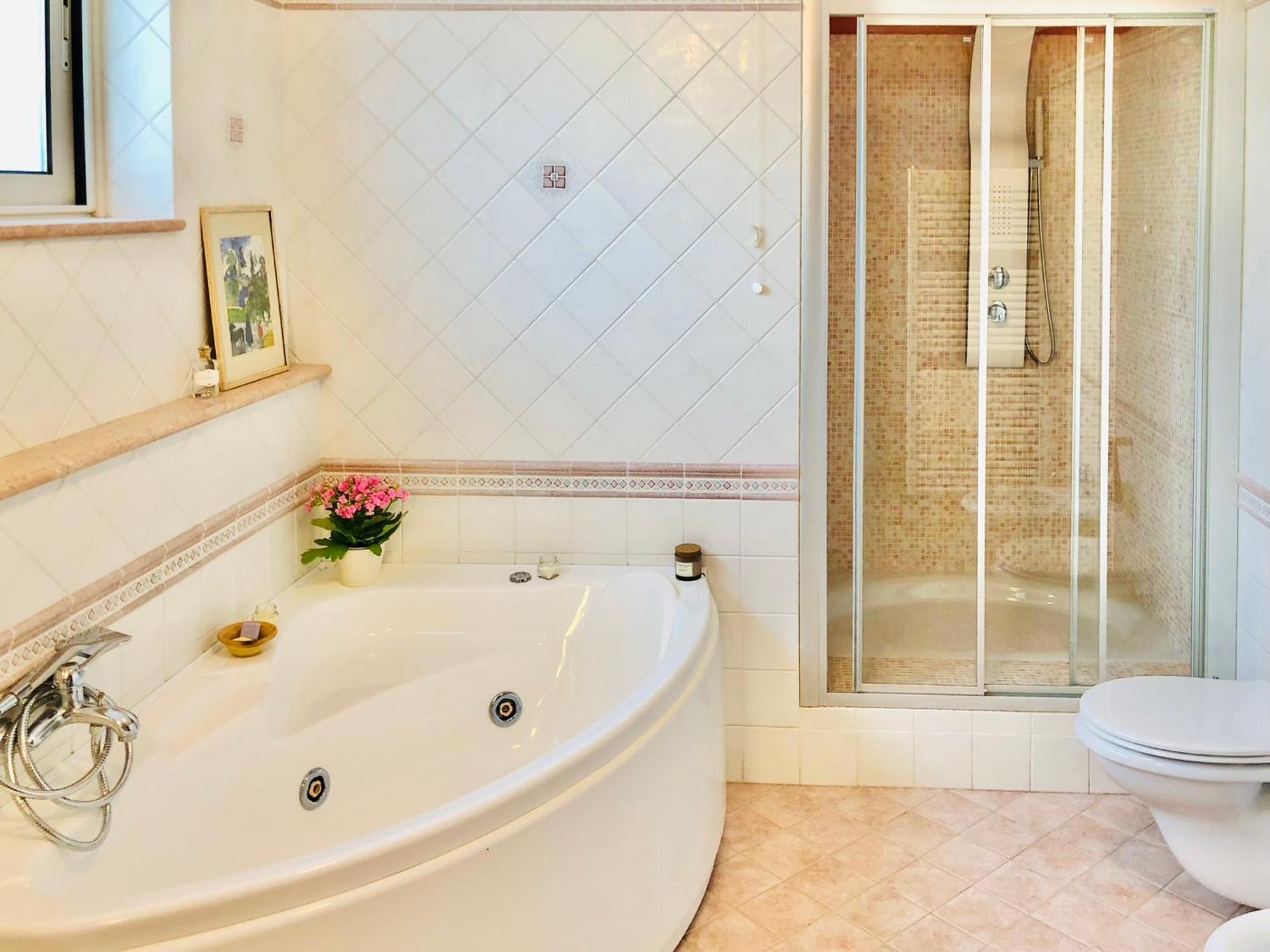 Blue Apricot Apartment Con Jacuzzi Montesilvano Luaran gambar
